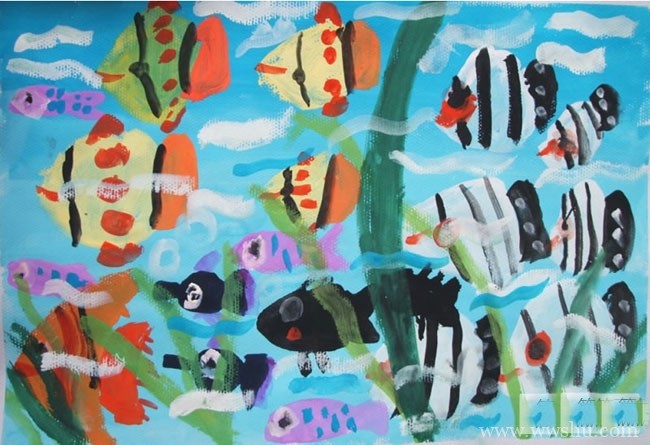 海底世界的鱼儿童画