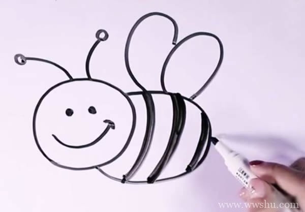 【采蜜的小蜜蜂简笔画】采蜜的小蜜蜂简笔画步骤图解教程