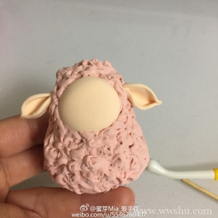 粘可爱粉色土小绵羊的手工制作步骤