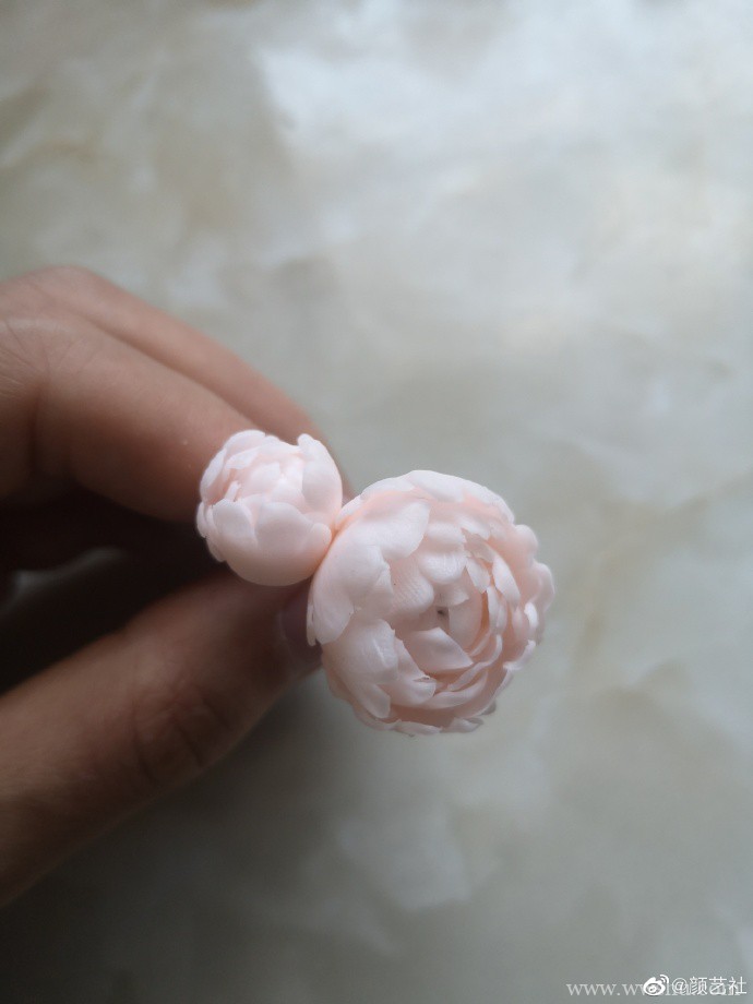 粉色的粘土蔷薇花手工制作具体教程