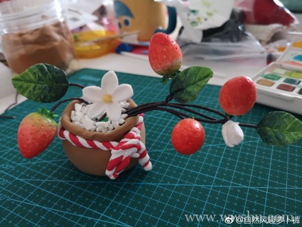 可爱的粘土小草莓盆栽手工制作具体教程