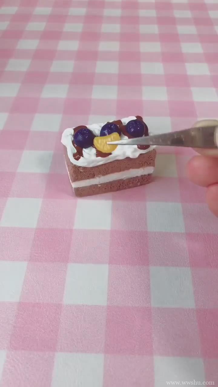 粘土蓝莓蛋糕的手工制作步骤