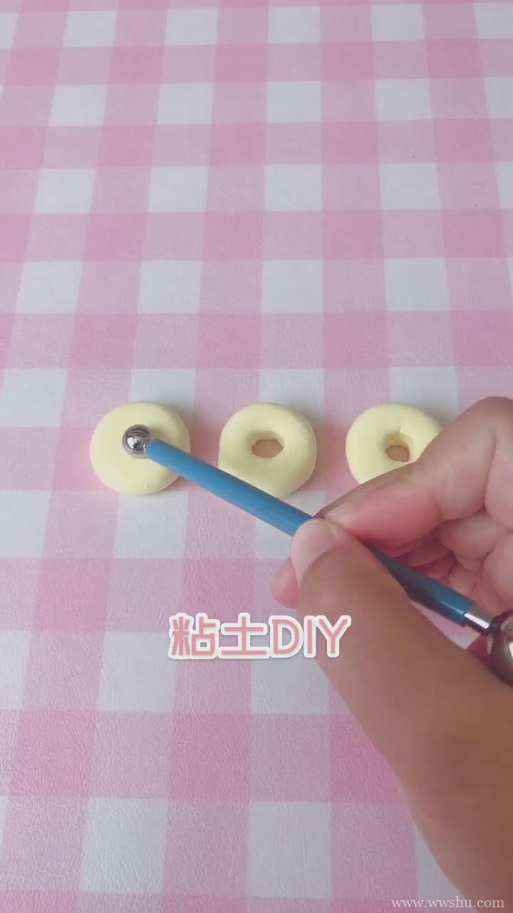 萌萌哒粘土甜甜圈手工制作步骤