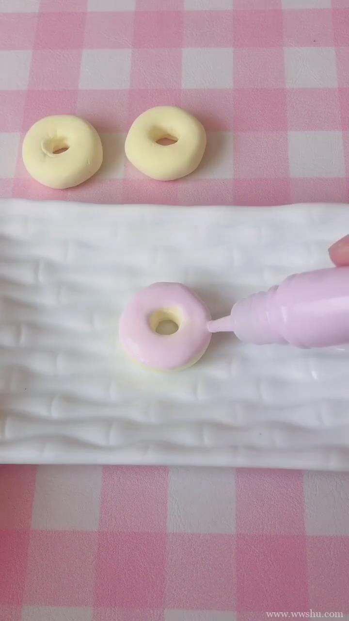 萌萌哒粘土甜甜圈手工制作步骤