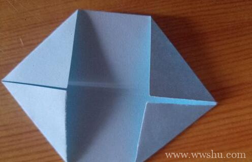 手工折纸教程 蓝色菊花的折法