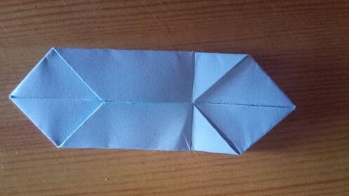 手工折纸教程 蓝色菊花的折法