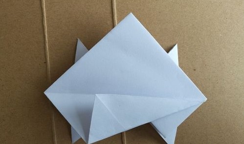 折纸青蛙教程图解 可以跳的纸青蛙怎么折
